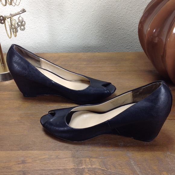 Nickels Black Peep Toe Faux Leather Covere… - Picture 3 of 7